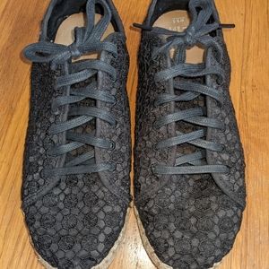 Toms lace sneakers size 9.5